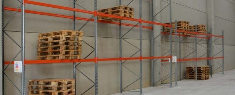 Scopri di più sull'articolo Pallet in legno per start-up: come imballare e spedire la merce